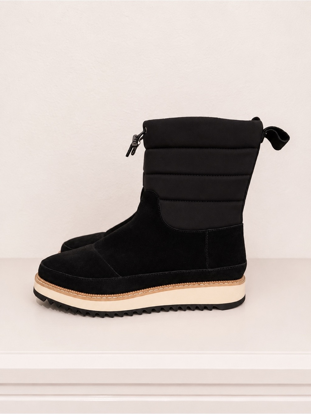 TOMS McKenna Black Slip On Quilted Insulated Winter Mid-Calf Winter Boots EUC